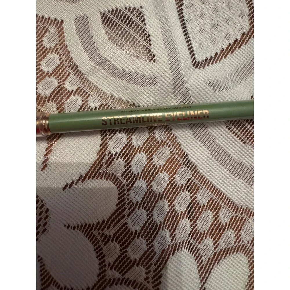 Makeup Revolution London Streamline Eyeliner Green with Smudger 1.2g